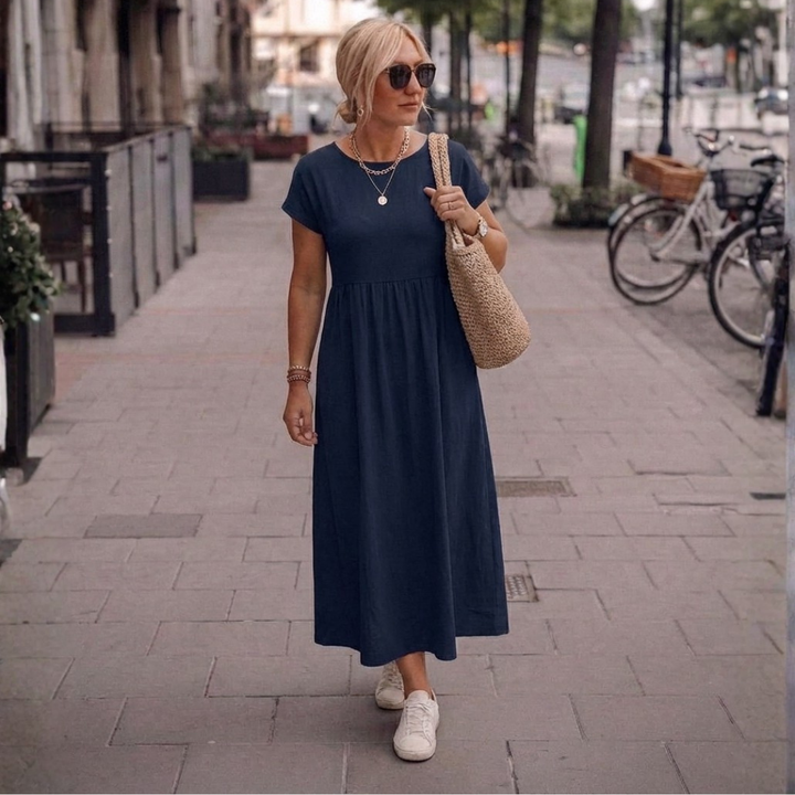 Lora | A midi dress with timeless elegance