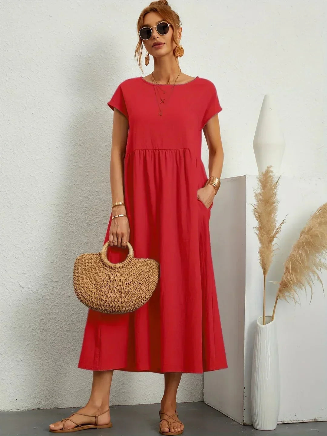 Lora | A midi dress with timeless elegance