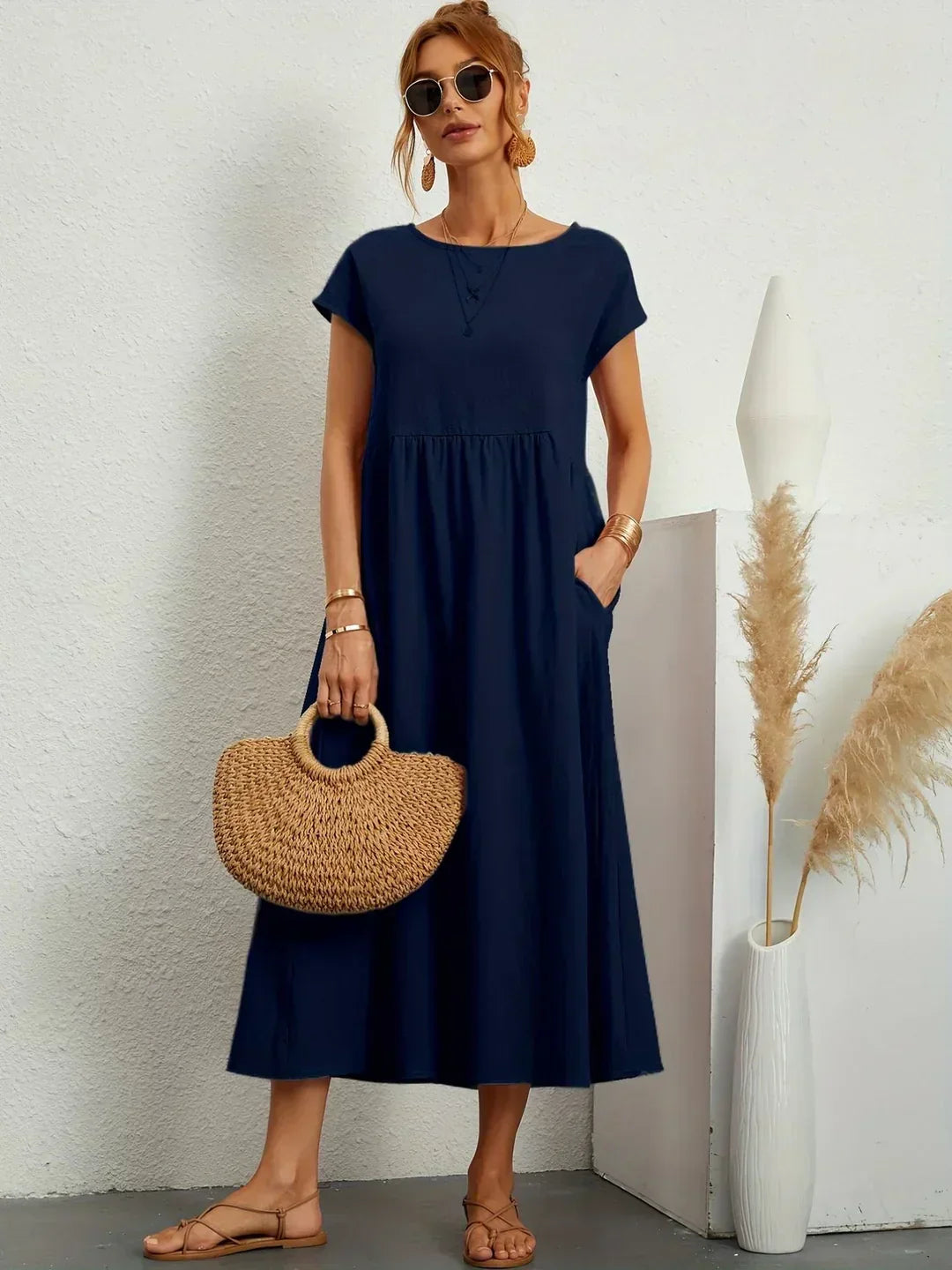 Lora | A midi dress with timeless elegance