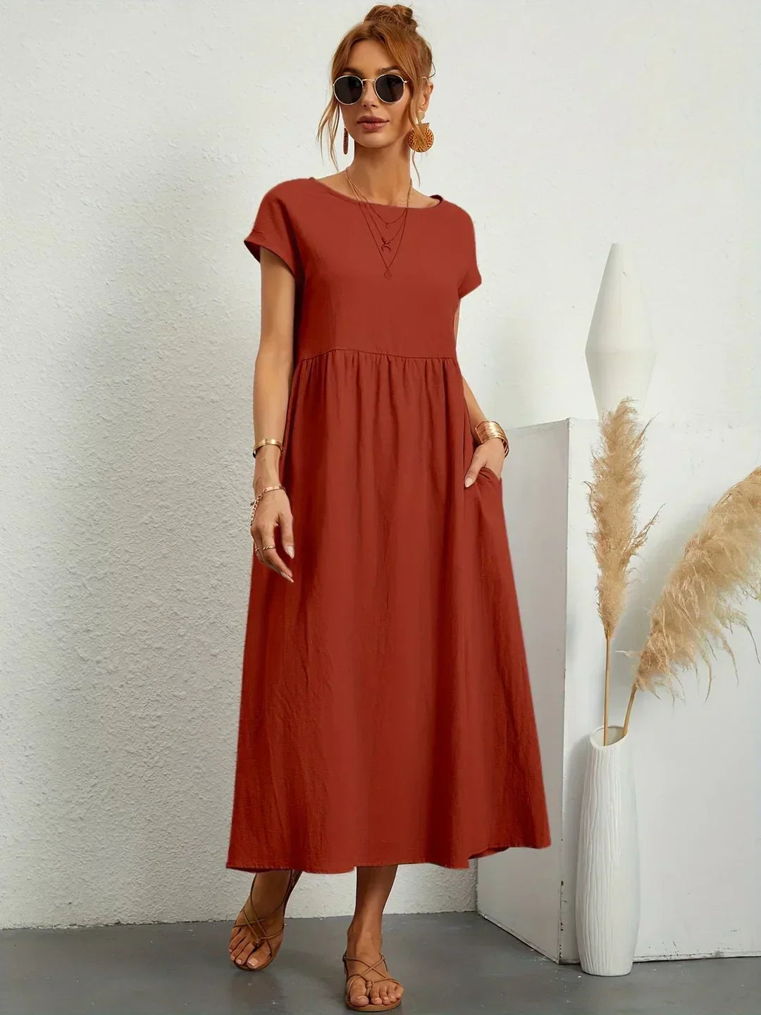Lora | A midi dress with timeless elegance