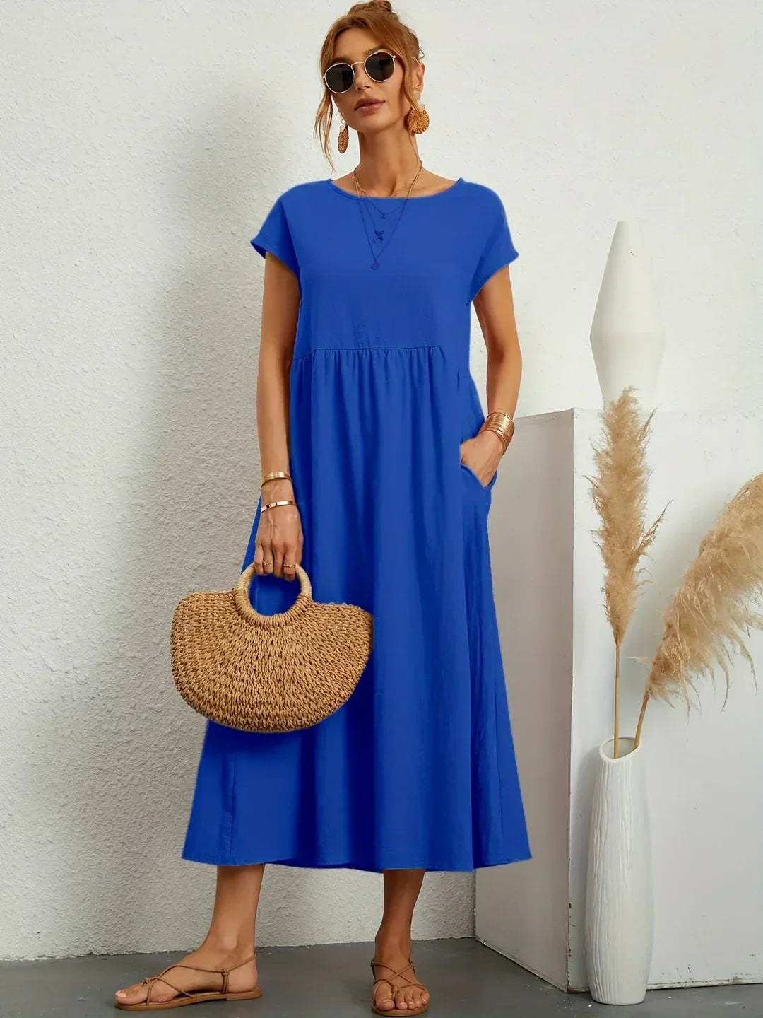 Lora | A midi dress with timeless elegance