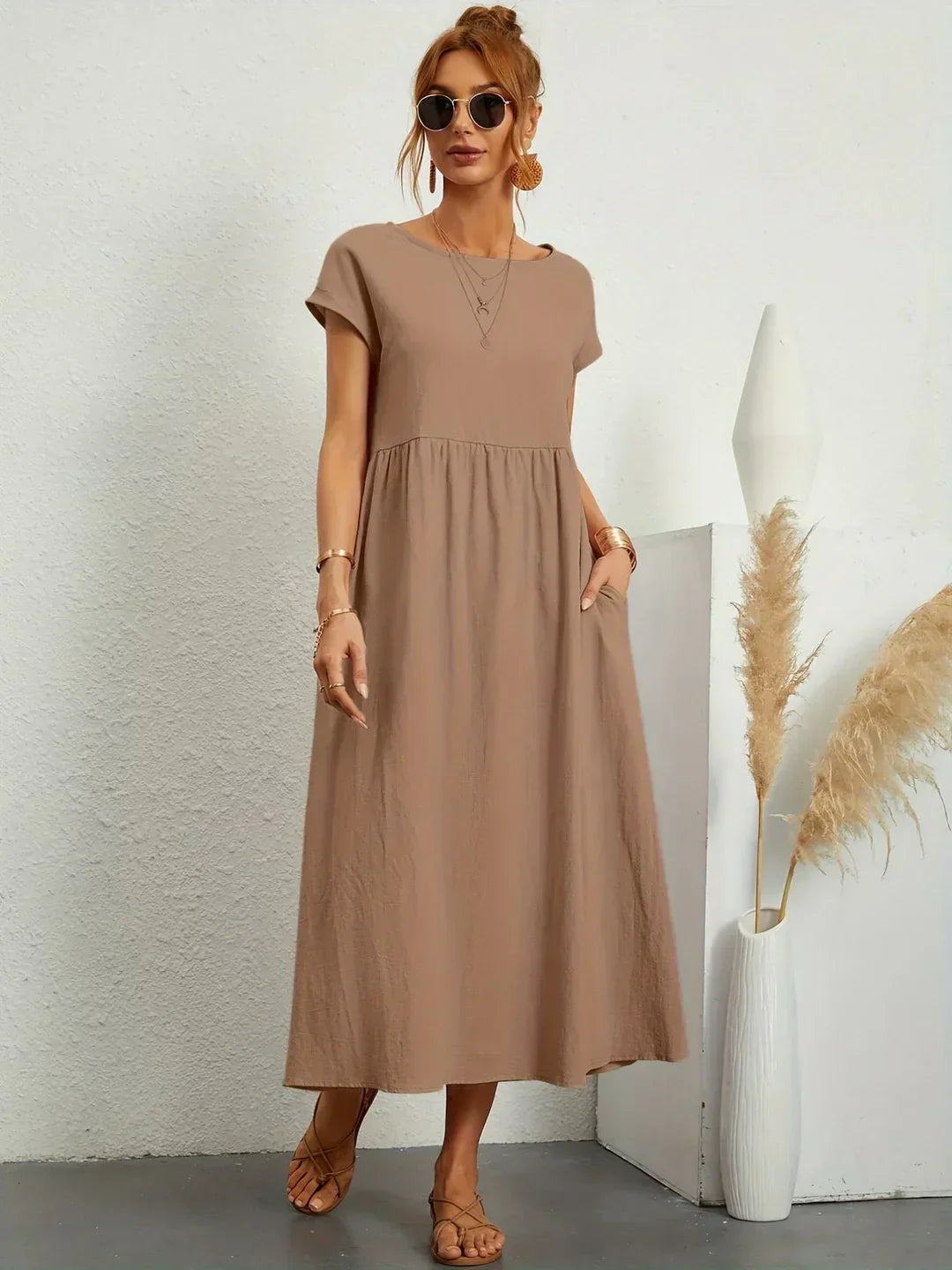 Lora | A midi dress with timeless elegance
