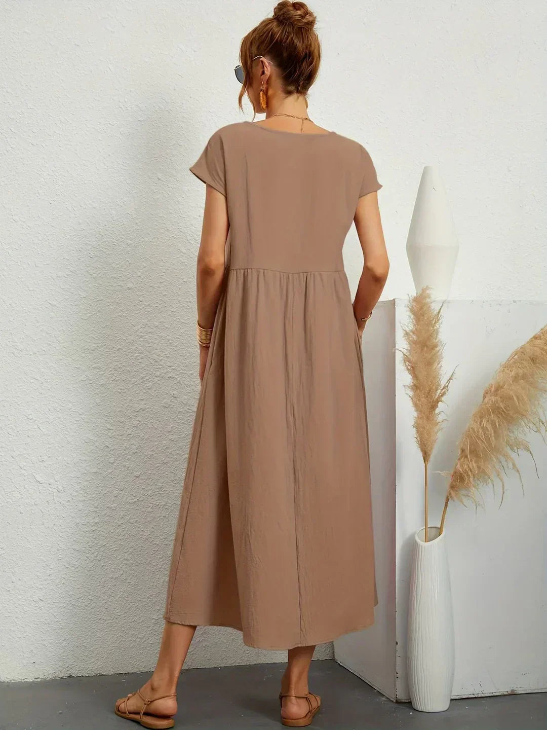 Lora | A midi dress with timeless elegance