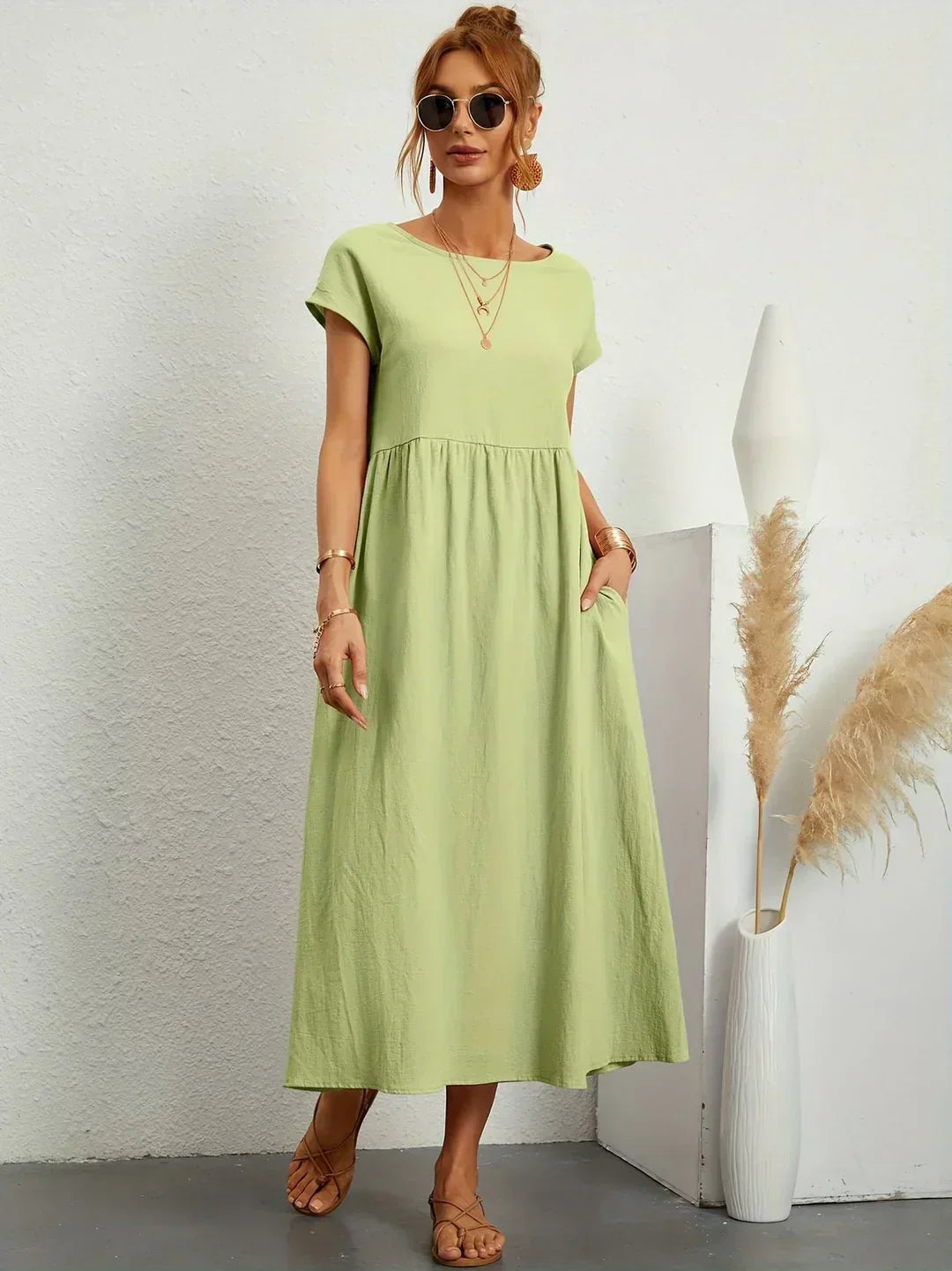 Lora | A midi dress with timeless elegance