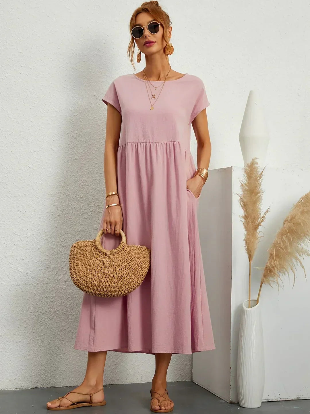 Lora | A midi dress with timeless elegance