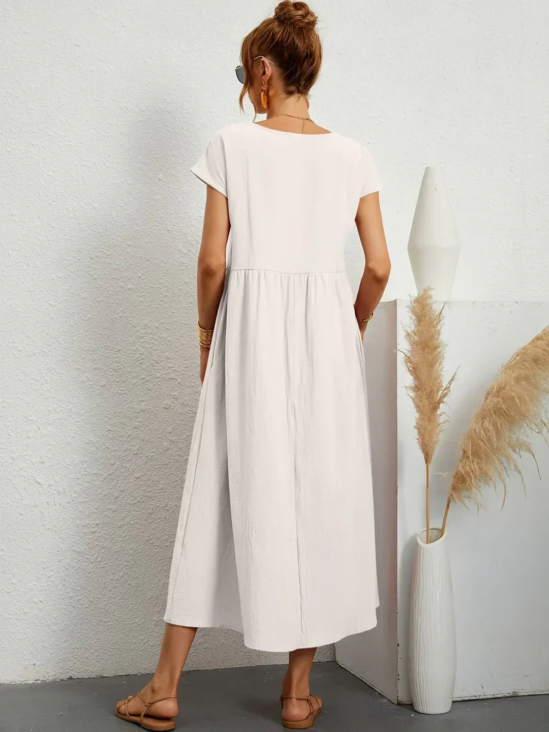 Lora | A midi dress with timeless elegance