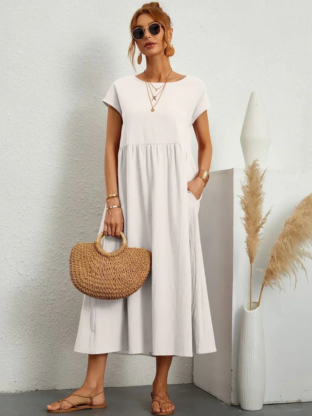Lora | A midi dress with timeless elegance